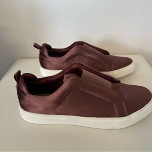 Steve Madden Gills Slip-On Sneakers – Ballerina Core, Burgundy Satin size 8